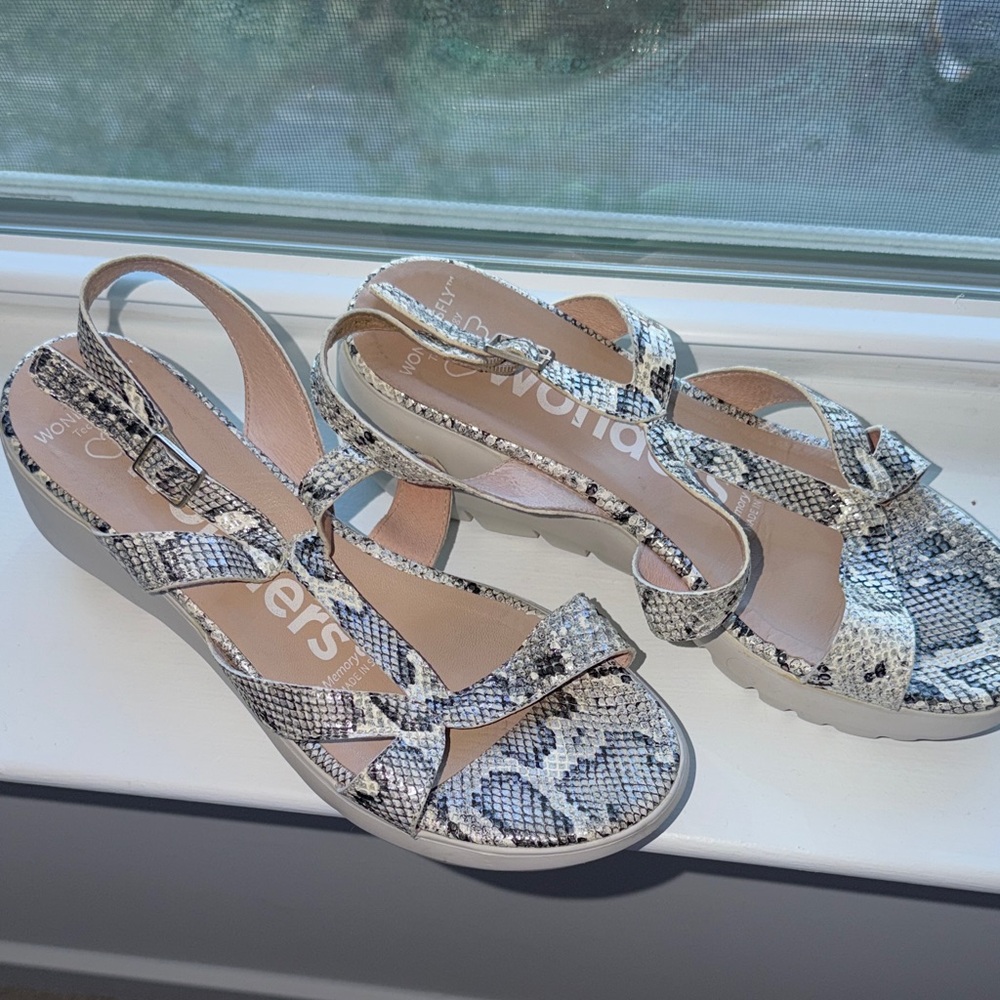 Elegant Women's Snake Print Sandals